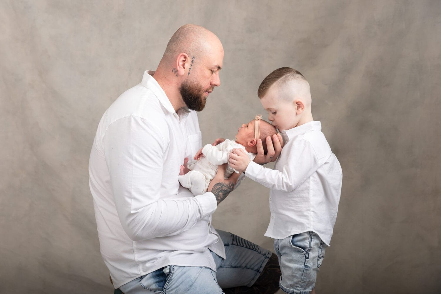 Photo with dad, newborn daughter and 3 year old son