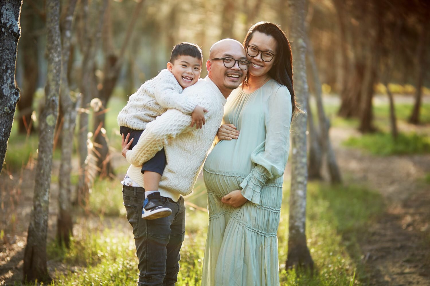 maternity photo outdoors sunset asian family winter